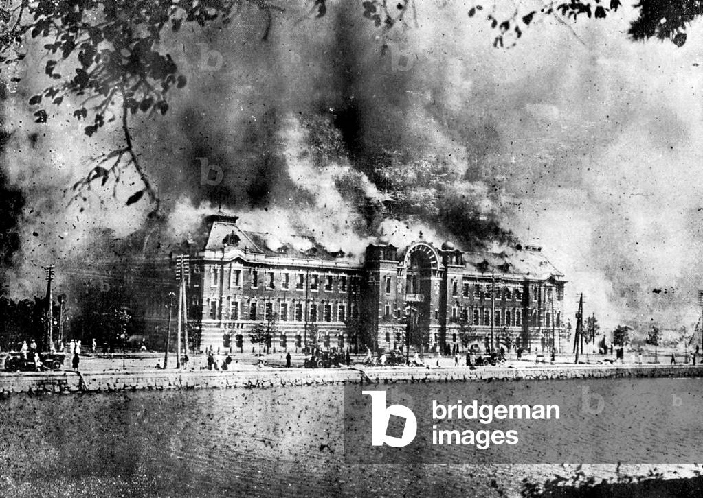 Japan: Scene of destruction in Tokyo after the Great Kanto Earthquake of 1923. The metropolitan police building ablaze