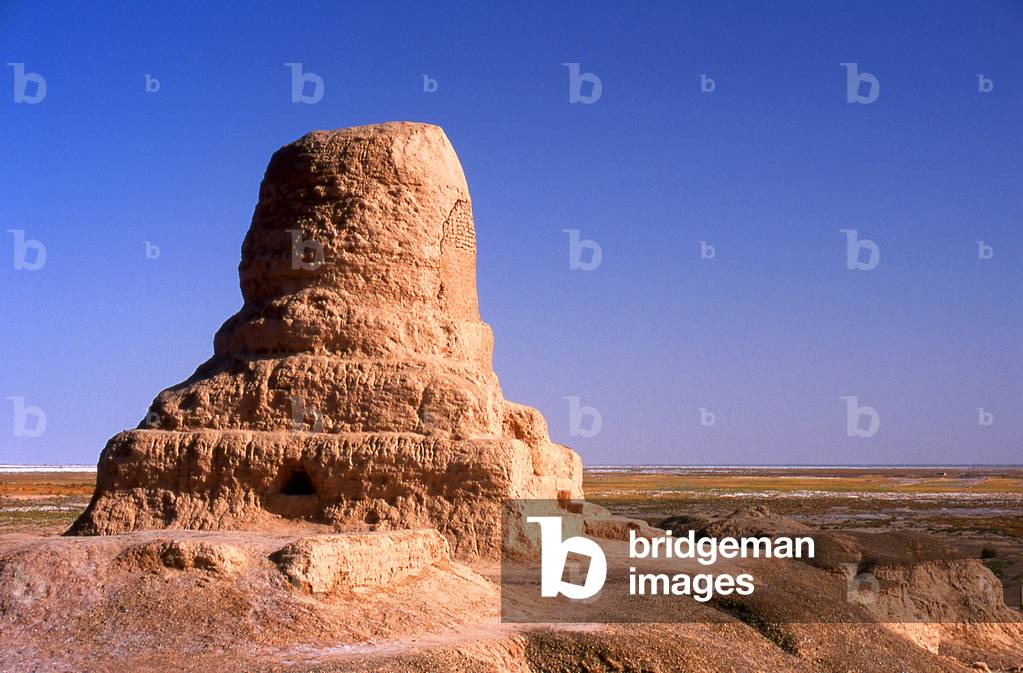 China: Mu'er Fota (Mor Pagoda), Hanuoyi Gucheng (Ha Noi Ancient City), near Kashgar, Xinjiang Province