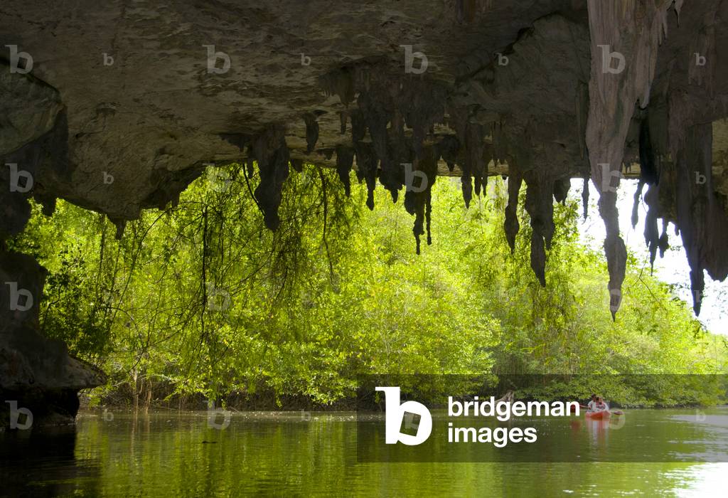 Thailand: Kayaking through the Tham Lot cave, Than Bokkharani National Park, Krabi Province