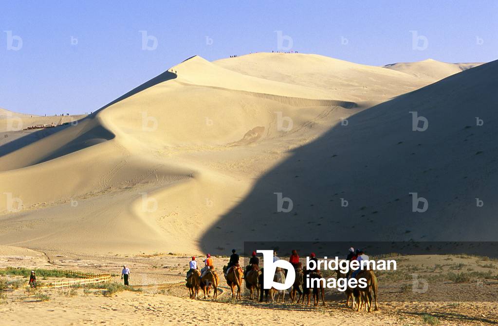 China: Chinese tourists on the singing sand dunes of Mingsha Shan (Mingsha Hills) in the Kumtagh Desert, Gansu Province
