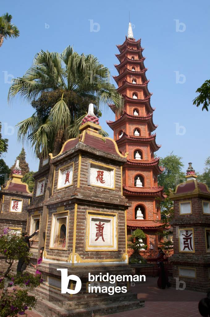 Vietnam: Tran Quoc Pagoda (Tran Quoc Buddhist temple), Ho Tay (West Lake), Hanoi