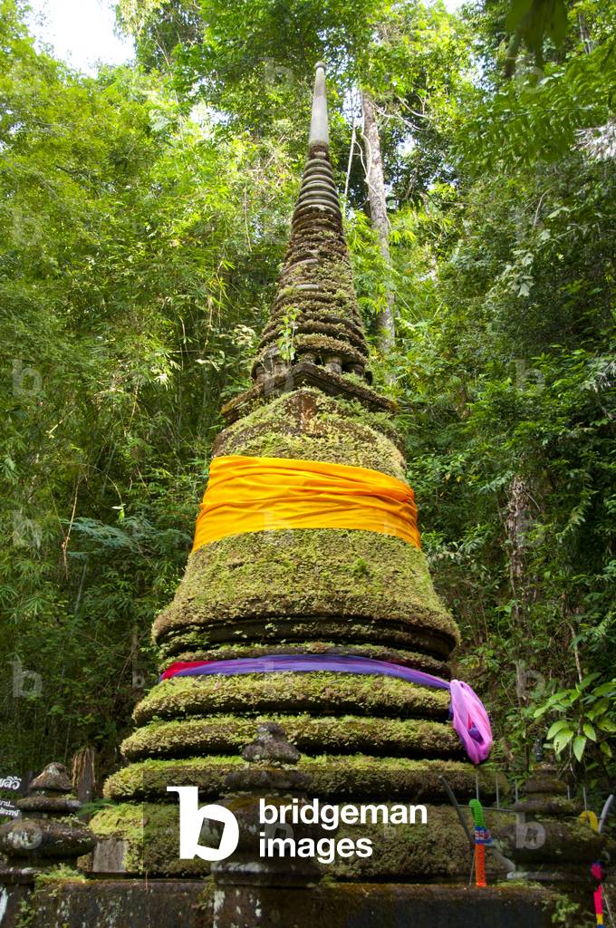 Thailand: Alongkon chedi, Nam Tok Phlio (Phliw) National Park, Chanthaburi Province