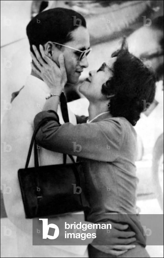 Thailand: King Bhumibol Adulyadej (born born 5 December 1927, r. since 9 June 1946) in an affectionate embrace with his mother, Somdej Phra Srinagarindra