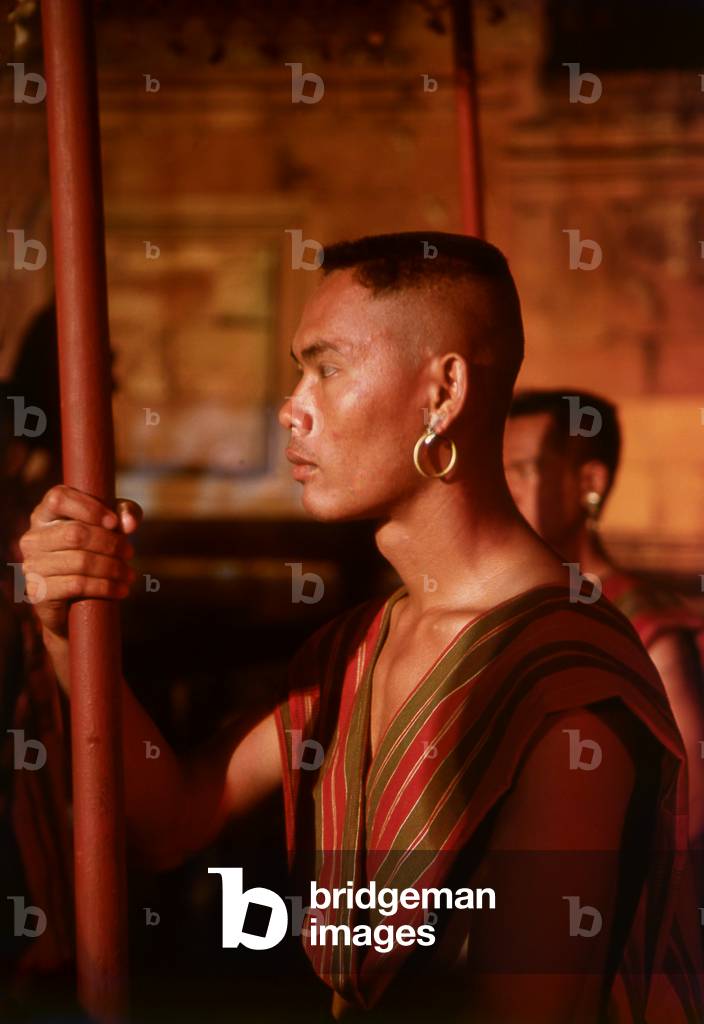 Thailand: Performers at the Khao Phanom Rung Festival, Prasat Hin Phanom Rung (Phanom Rung Stone Castle), Buriram Province, northeast Thailand (photo)