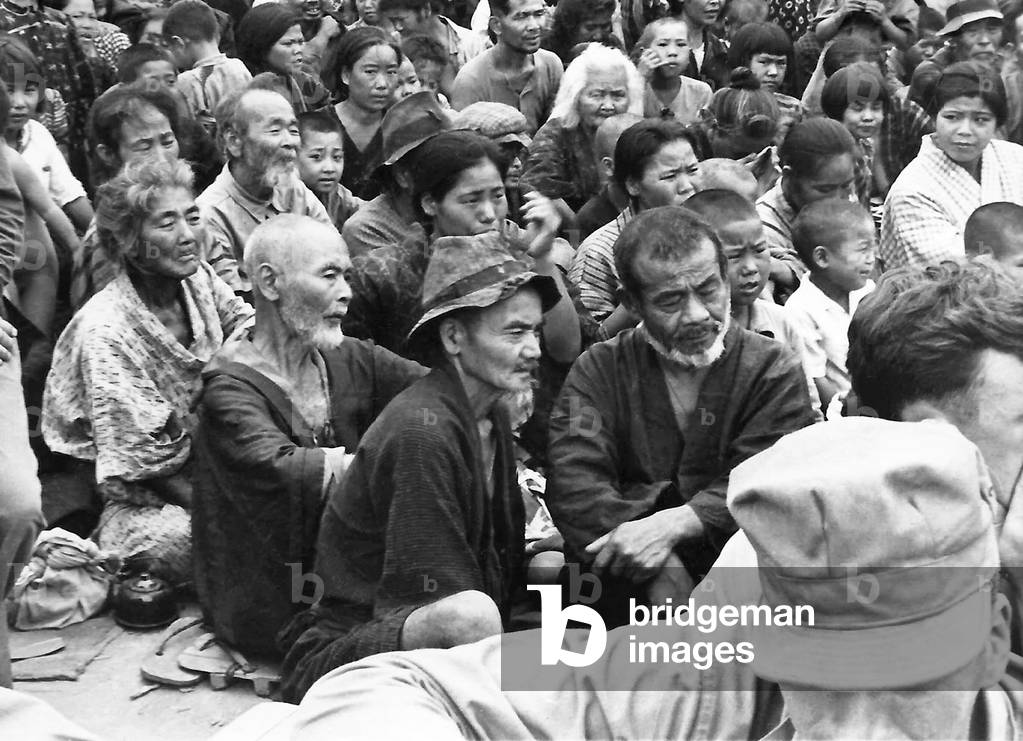 Japan / USA: Okinawan civilians after the Japanese surrender. Battle of Okinawa, May 1945 (photo)