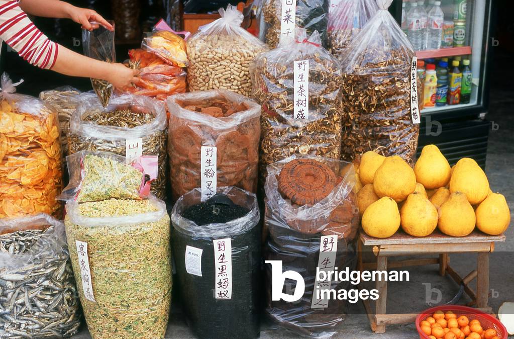 China: Various products from the Danxia Shan forests, near Shaoguan, Guangdong Province (photo)