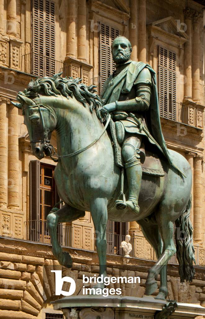 Italy: Equestrian statue of Cosimo Medici (1389 - 1464), Piazza della Signoria, Florence. Sculpted by Giambologna (1529 - 1608)