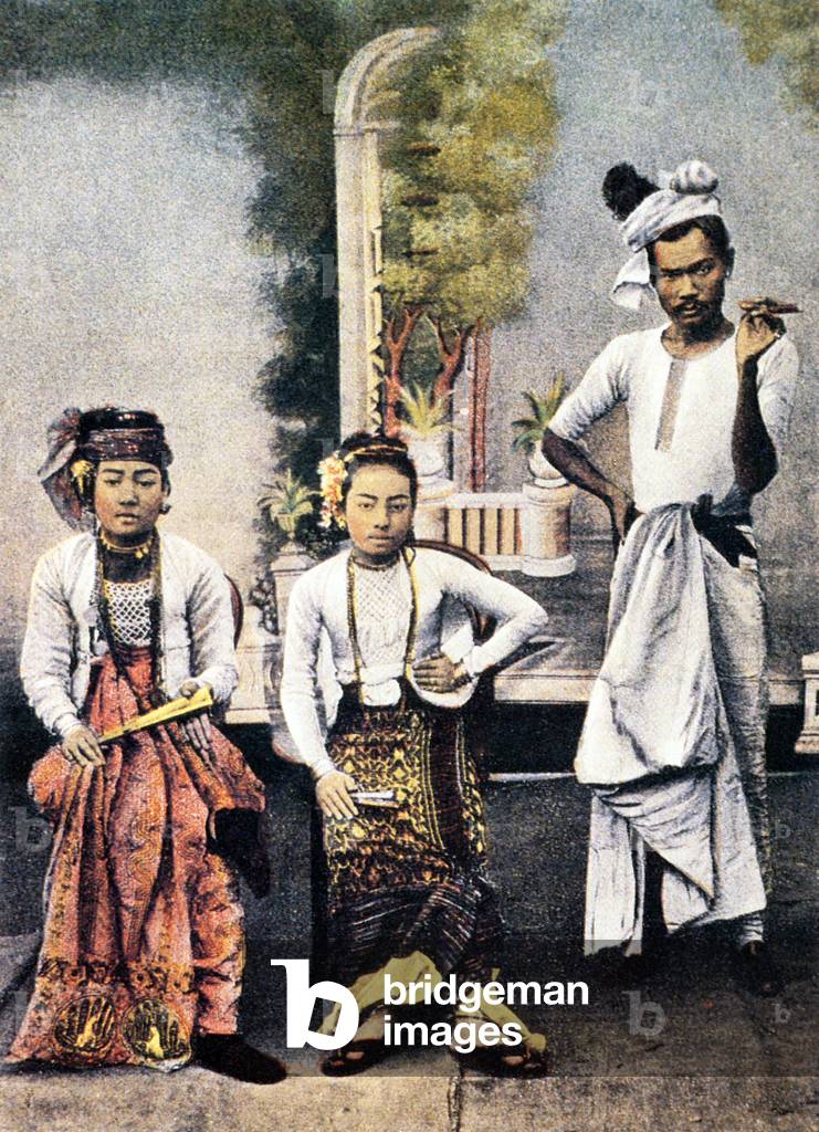 Burma / Myanmar: The ah-nyeint performer Minthamee Ma Thein May as Mintha (left) with the leading lady and clown, c. 1910