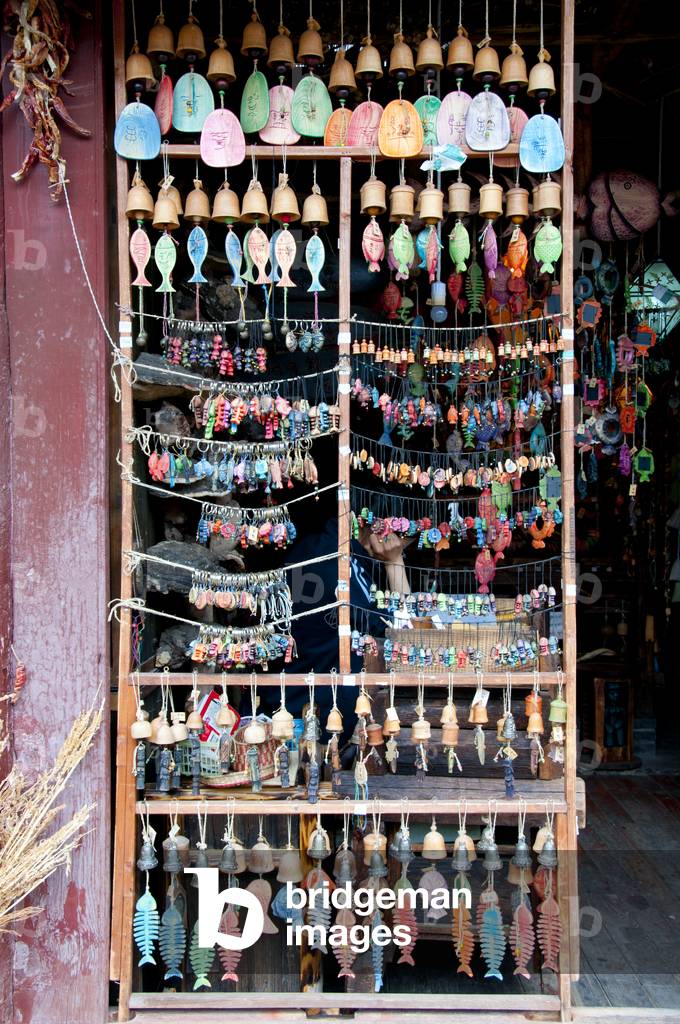 China: Handicraft shop, Lijiang Old Town, Yunnan Province