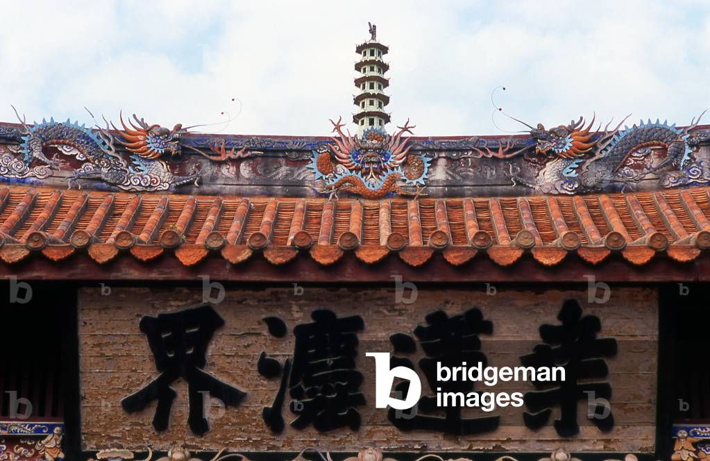 China: Roof detail, Kaiyuan Temple, Quanzhou, Fujian Province