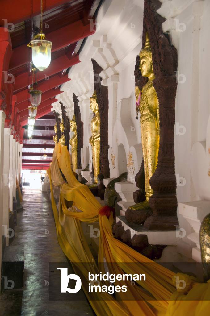 Thailand: Buddhas in cloisters around the main chedi, Wat Phra Mahathat, Nakhon Sri Thammarat
