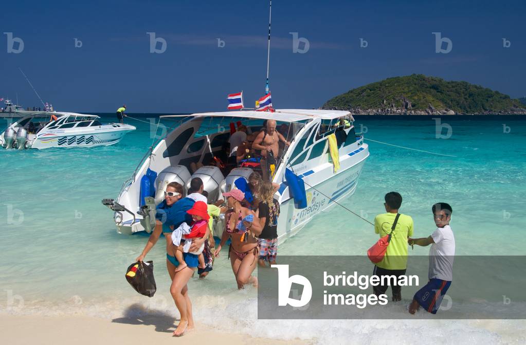 Thailand: Visitors arriving on Ko Miang (Island 4), Similan Islands