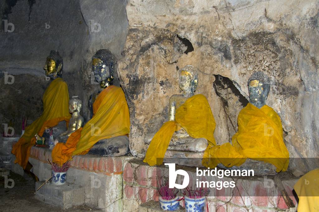 Thailand: Buddha figures in the cave at Wat Khao Tham Khan Kradai, Prachuap Khiri Khan Province
