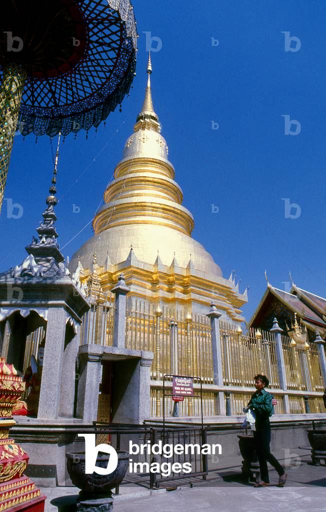 Thailand: Wat Phra That Haripunchai's chedi is 46-m high and surmounted by a nine-tier umbrella made up of 6.5 kg of pure gold, Lamphun, northern Thailand