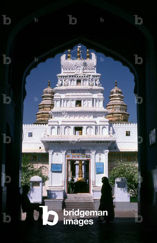 India: Entrance to the old Rangji Temple (dedicated to Rangji, an incarnation of Lord Vishnu), Pushkar, Rajasthan