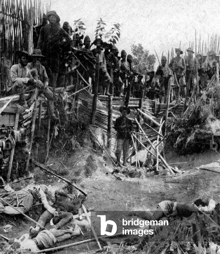 Indonesia / Netherlands: Victorious Dutch Korps Marechaussee soldiers pose by the bodies of dead Acehnese at Kutah Reh, 1904. Aceh War (1873 - 1914)