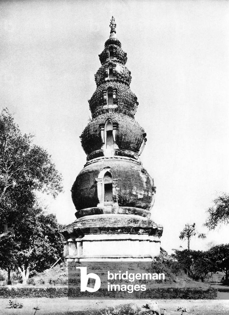 Thailand: Bowl shaped chedi (Watermelon Chedi), Wat Ku Tao, Chiang Mai, Northern Thailand, c. 1920 (b/w photo)