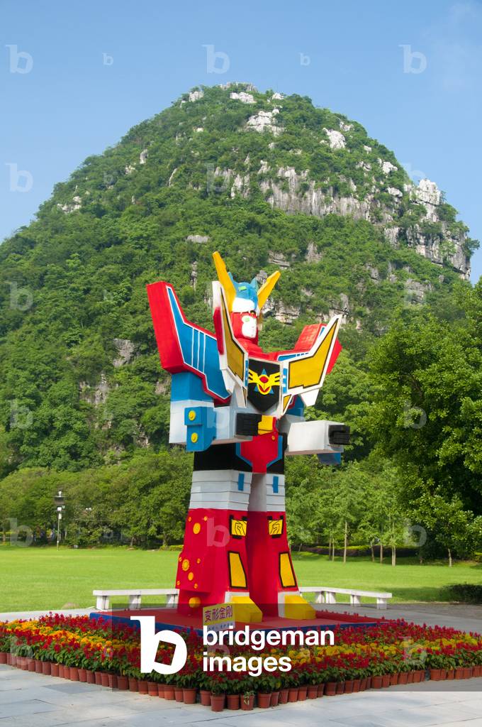 China: Robot statue, Qixing Gongyuan (Seven Star Park)