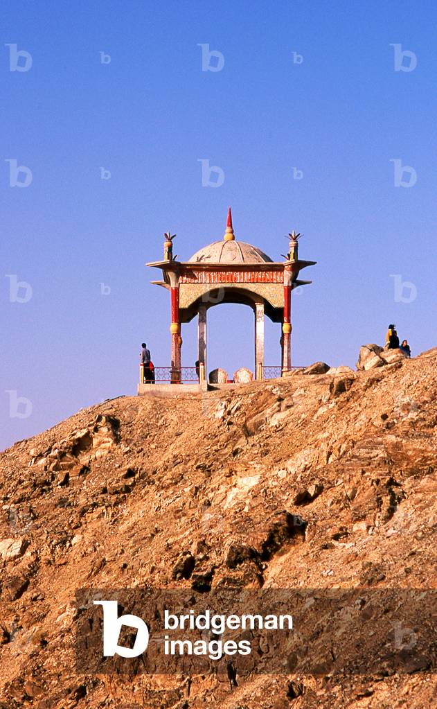 China: The tomb of Princess Tzuhola and her lover, the shepherd Tayir, at the summit of the Tiemenguan (The Iron Gate Pass), the ancient strategic strongpoint controlling the Silk Road near Korla, Xinjiang Province (photo)