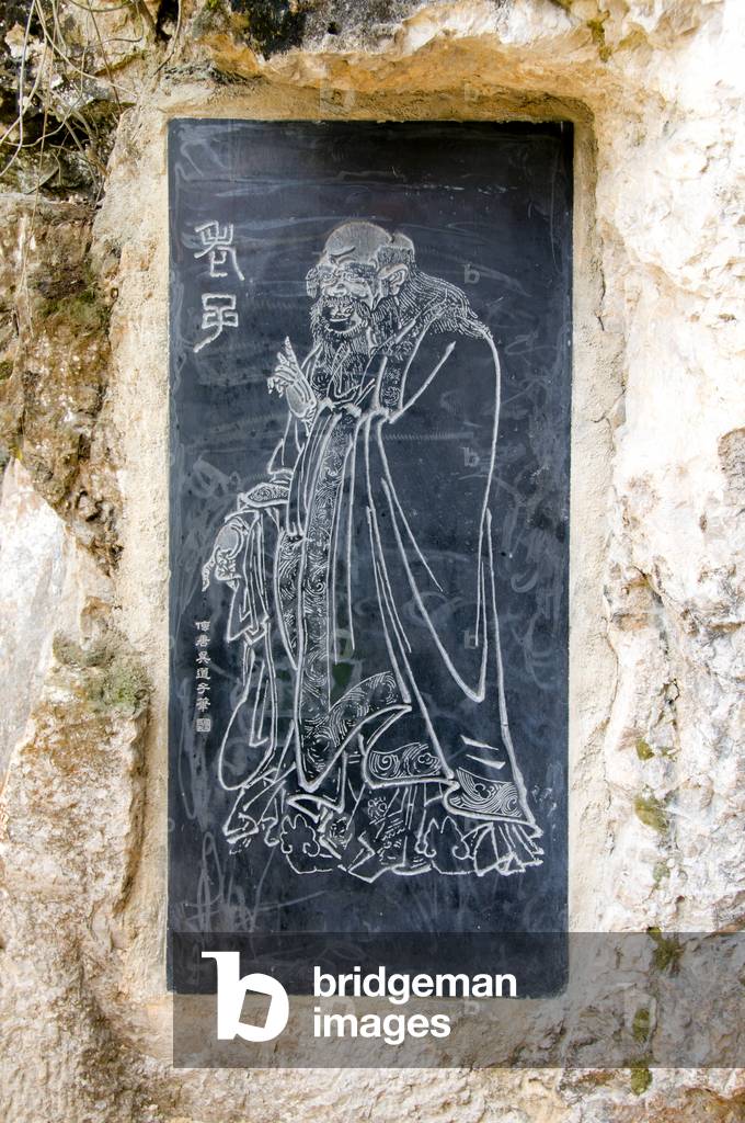 China: Confucius relief in rock face at Long Men (Dragon Gate), Xishan (Western Hills), near Kunming, Yunnan Province