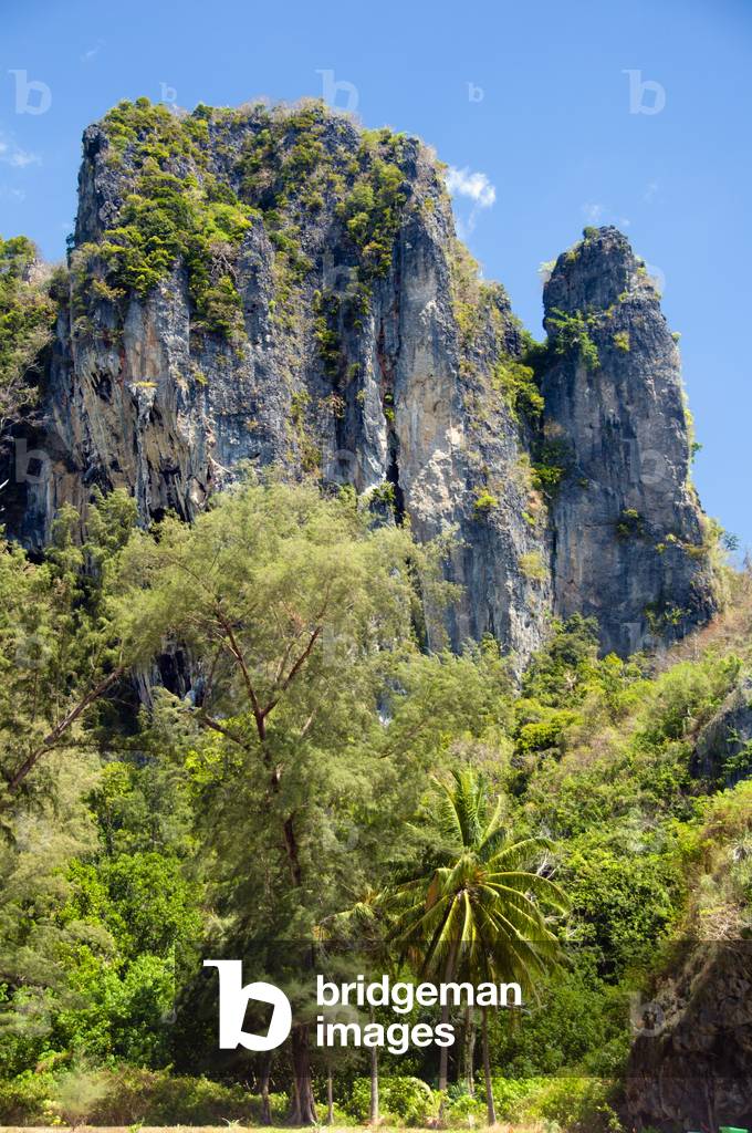 Thailand: Limestone cliffs at the northern end of Hat Yao, Trang Province