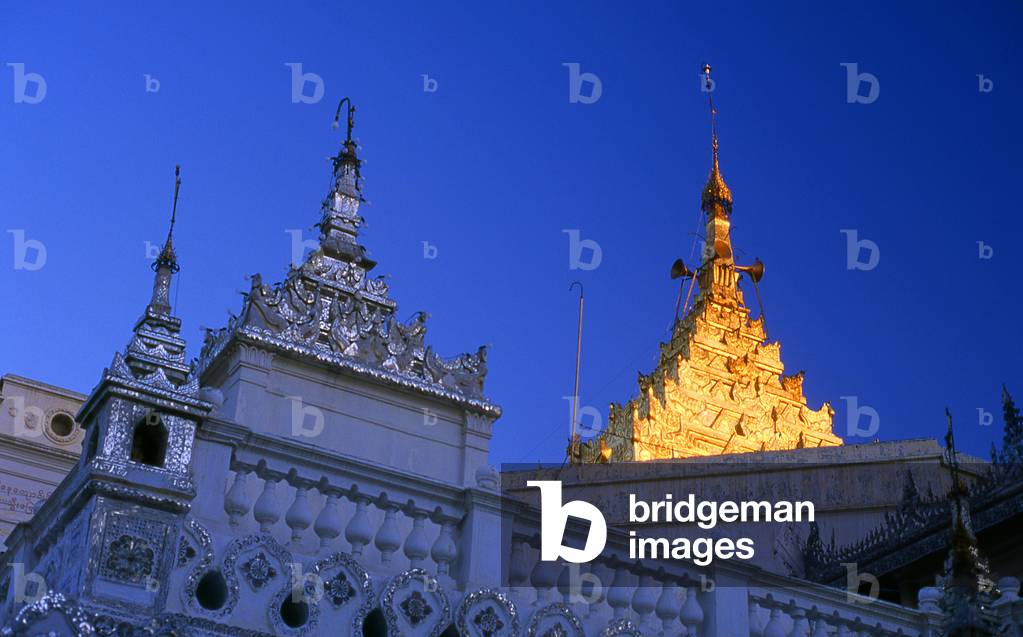 Burma / Myanmar: The sun sets on the Setkyathiha Paya, Mandalay