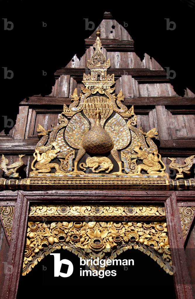 Thailand: The kong khieu or eyebrow pelmet and the carved wooden peacock over the main entrance, Wat Phan Tao, Chiang Mai
