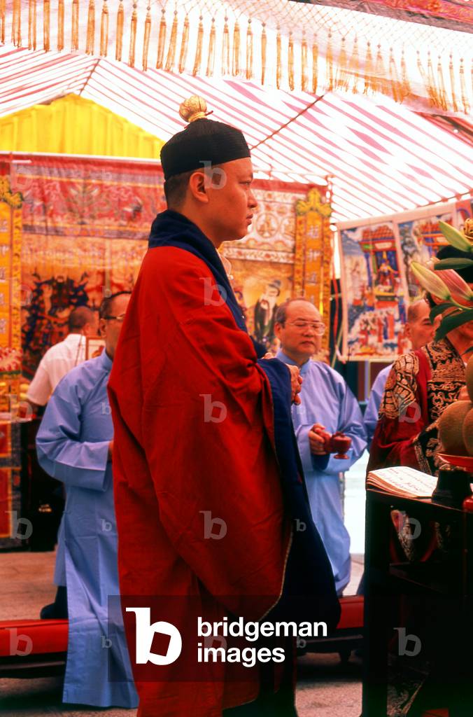 Taiwan: A Taoist priest and Taipei businessmen (in blue) take part in a Taoist ritual at Dalongdong Baoan Temple, Taipei