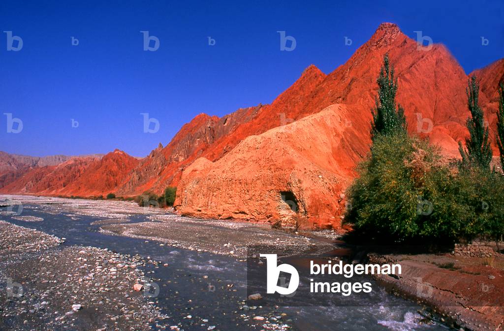 China: The red mountains of the Ghez River (Ghez Darya) canyon, Karakoram Highway, Xinjiang