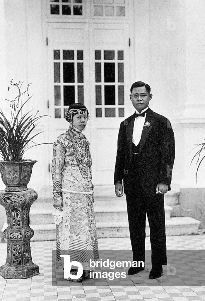 Malaysia / Singapore: A Peranakan bride and groom, the bride wearing a baju Shanghai, Penang, early-mid 20th century