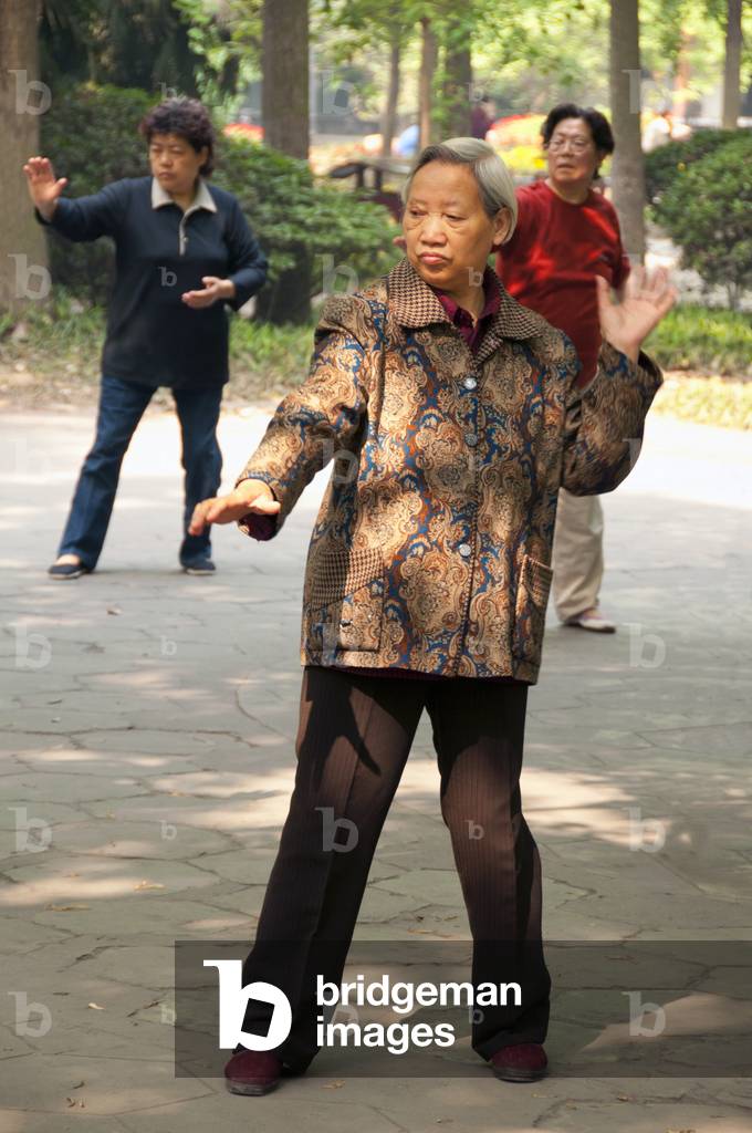 China: Renmin Gongyuan (People's Park) plays host to a variety of early morning exercise activities. Chengdu, Sichuan Province