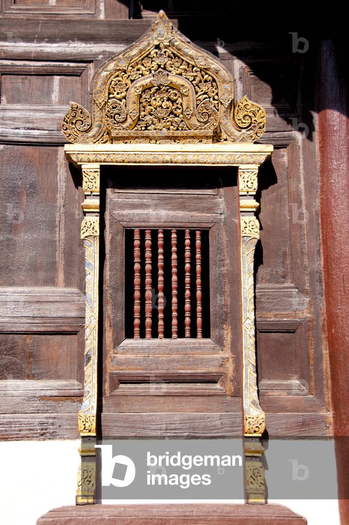 Thailand: Window detail on the old wooden viharn, Wat Phan Tao, Chiang Mai