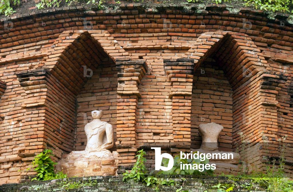 Thailand: Detail of the circular Chedi Sri Phuak at Wat Phuak Hong, Chiang Mai
