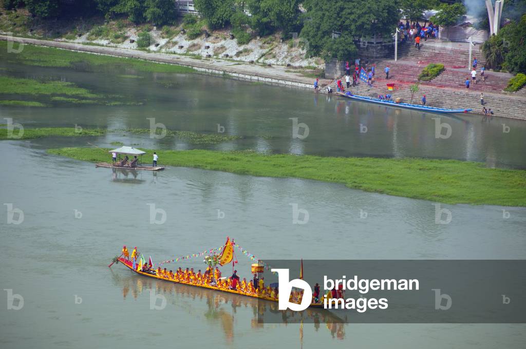 China: Ceremonial boat on the Li River from Fubo Shan (Wave-Subduing Hill), Guilin, Guangxi Province