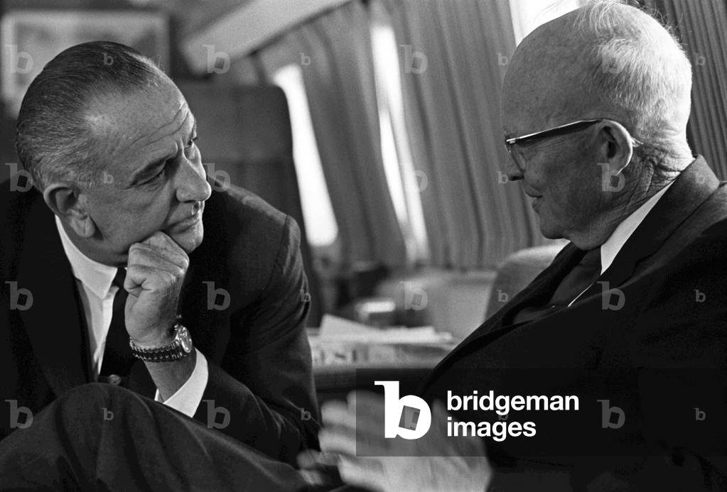 USA: President Lyndon B. Johnson with former President Dwight D. Eisenhower aboard Air Force One, 5 October 1965