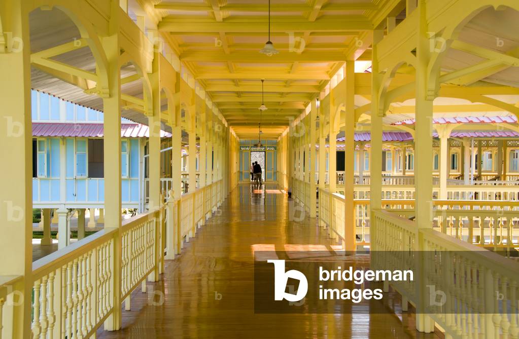 Thailand: The covered wooden verandas of the Phra Ratchaniwet Marukhathaiyawan royal palace, Cha-am, Phetchaburi Province
