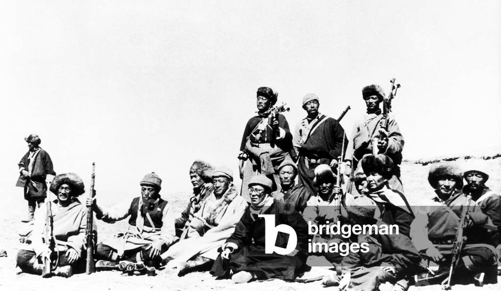 Tibetan soldiers accompanying the Dalai Lama during the flight to India in 1959 (photo)