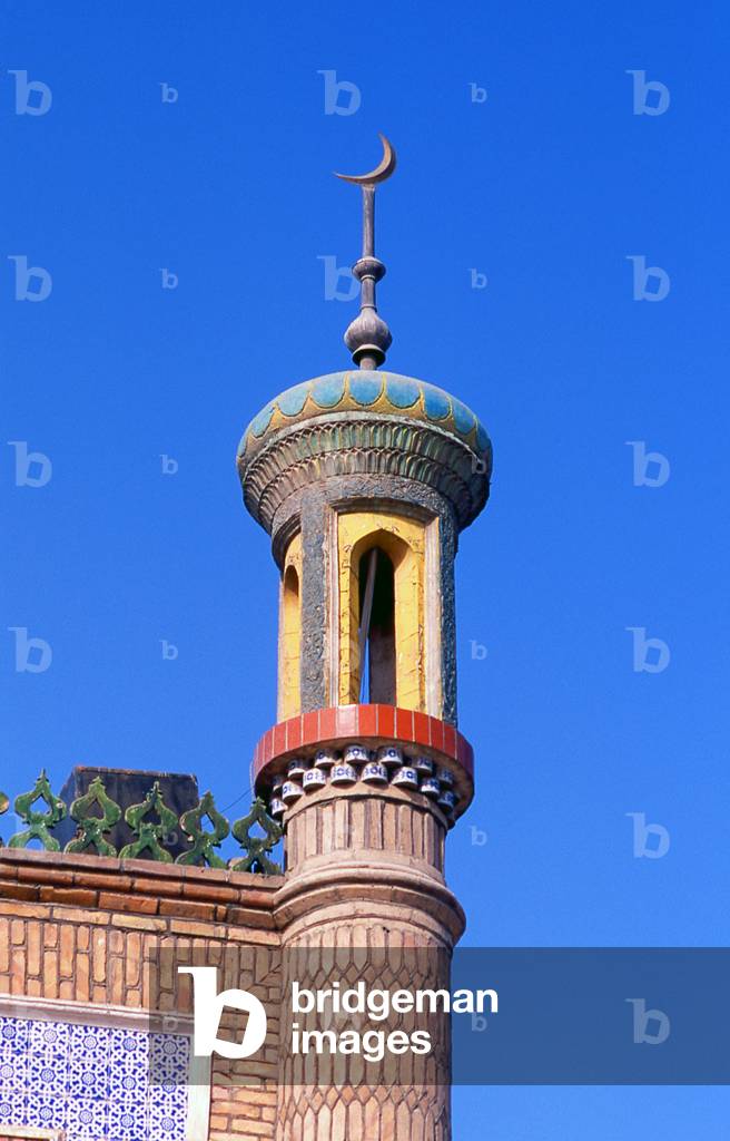China: Minaret on the front gate of the Altyn Masjid (Altun Mosque), Yarkand, Xinjiang Province