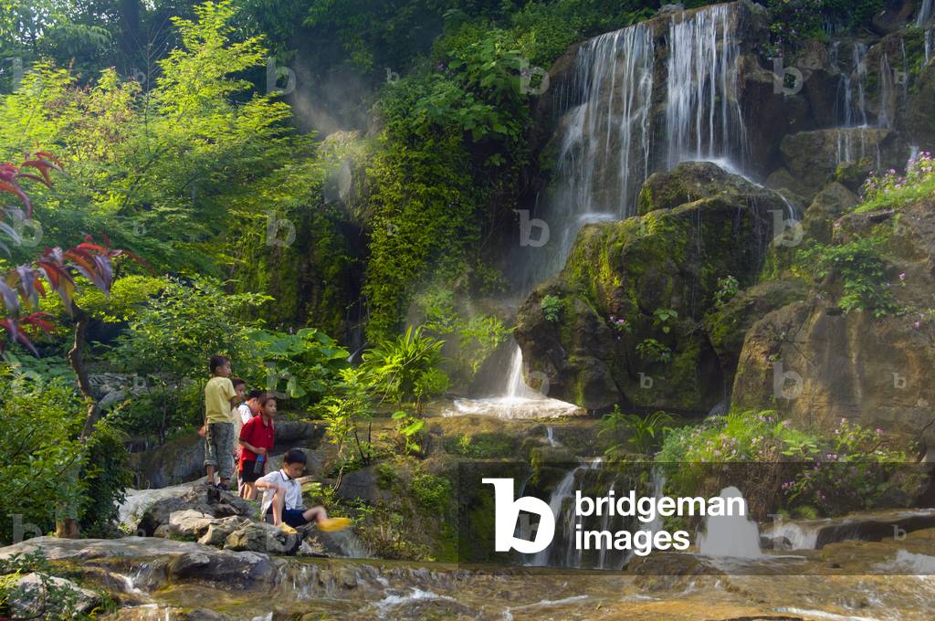 China: Waterfall, Qixing Gongyuan (Seven Star Park)
