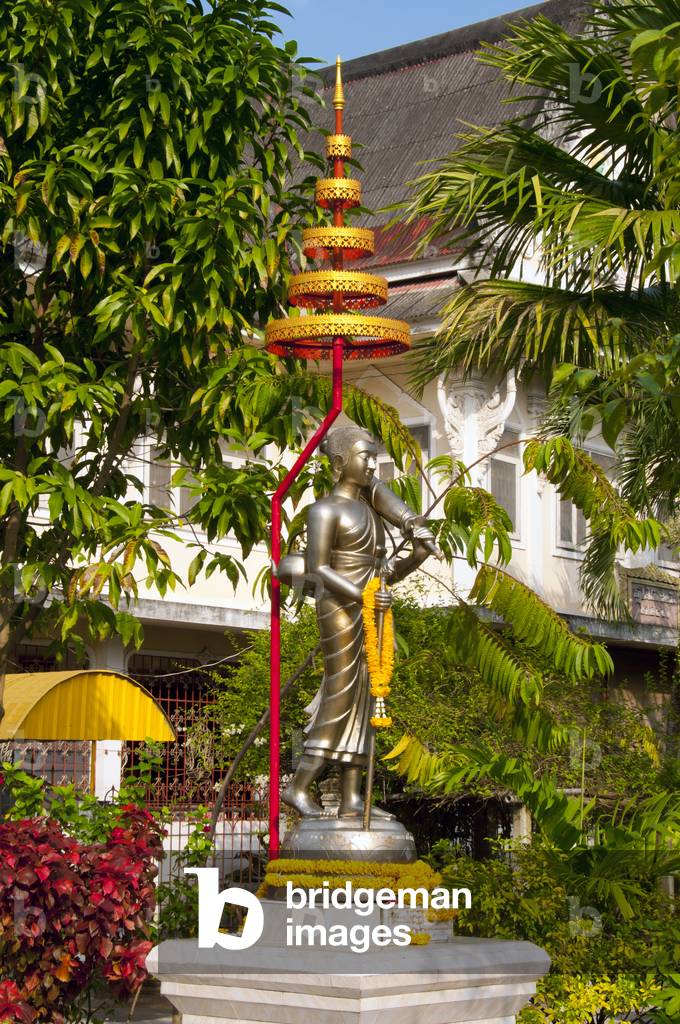 Thailand: Walking Buddha statue, Wat Sao Thong, Nakhon Sri Thammarat