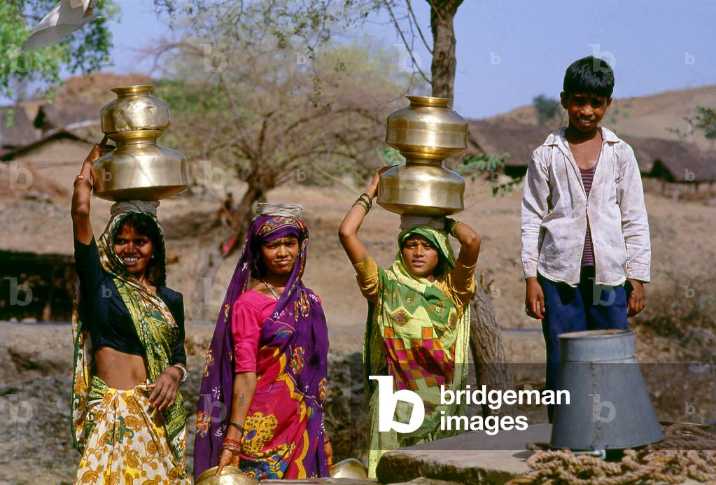 India: At a village well near Indore, Madhya Pradesh