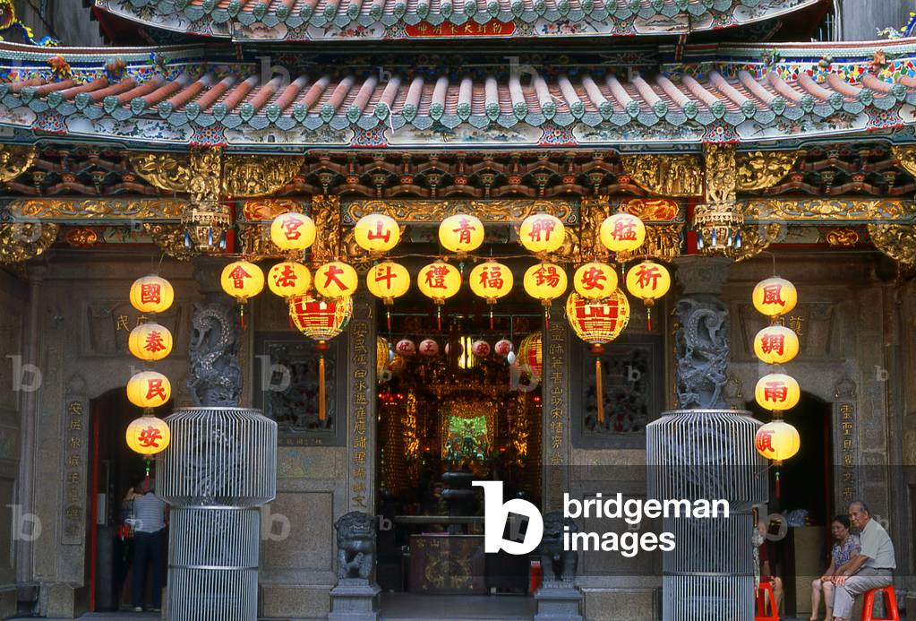 Taiwan: Lanterns at the entrance to the Ching Shan Gong (Qingshan Temple), Wanhua, Taipei