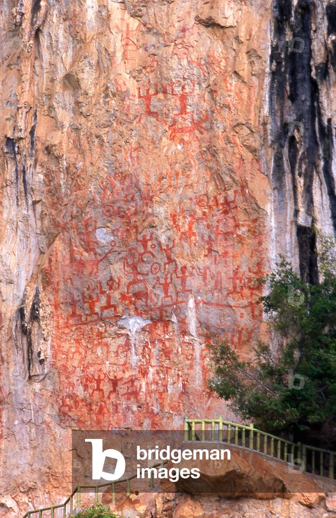 China: The Huashan Cliff Paintings (Huashan Bihua), Zuo River (Zuo Jiang), Longrui Nature Reserve, Guangxi Province