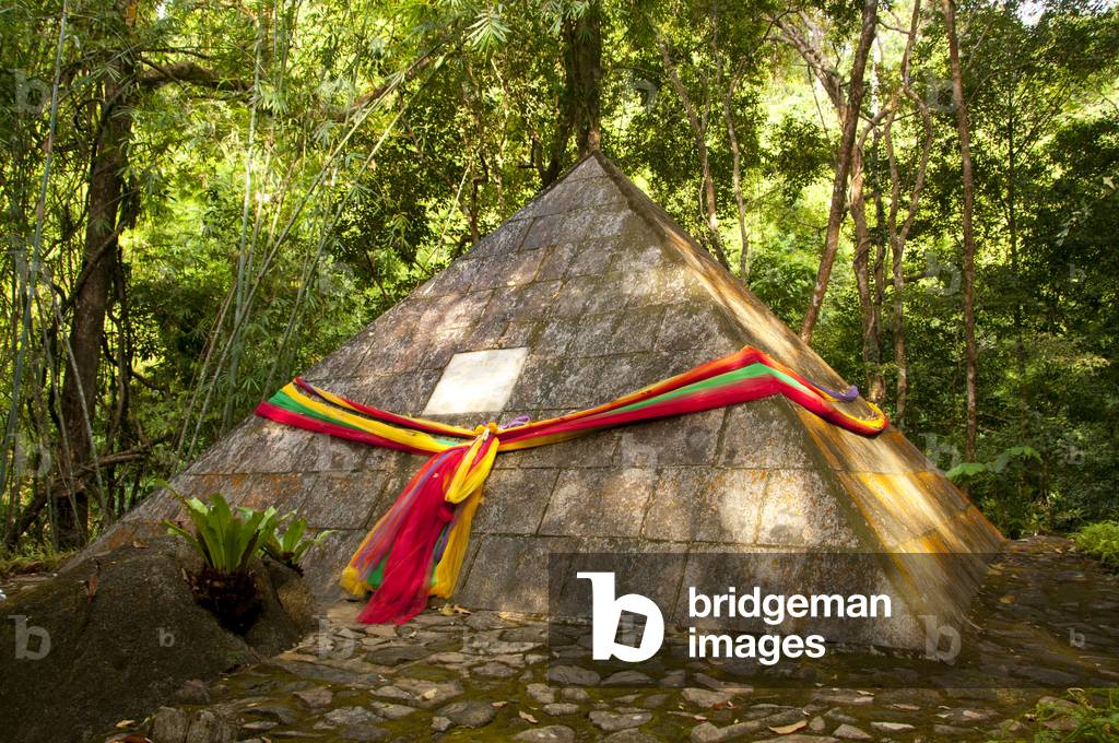 Thailand: Phra Nang Ruar Lom chedi, Nam Tok Phlio (Phliw) National Park, Chanthaburi Province
