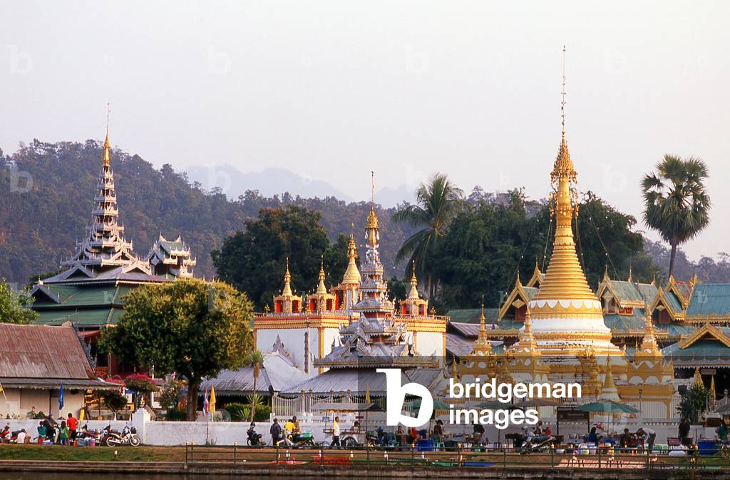 Thailand: Late afternoon light on Wat Chong Kham (Jong Kham) and Wat Chong Klang (Jong Klang) across Chong Kham (Jong Kham) Lake, Mae Hong Son, northern Thailand