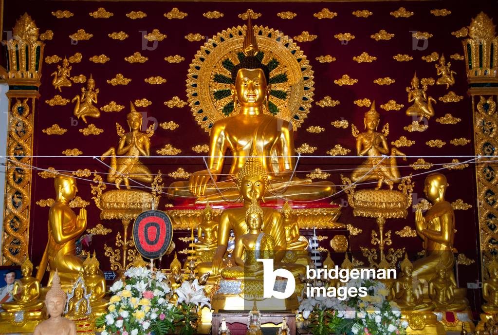 Thailand: Buddha in the main viharn, Wat Chiang Chom (Wat Chedi Plong), Chiang Mai