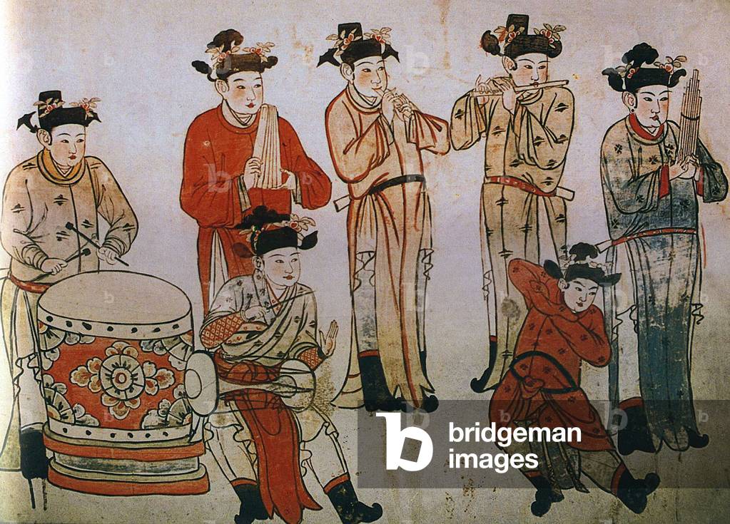 China: Musicians and a dancer. Mural in the tomb of Zhang Wenzao, Xuanhua, Hebei, Liao Dynasty (1093-1117).