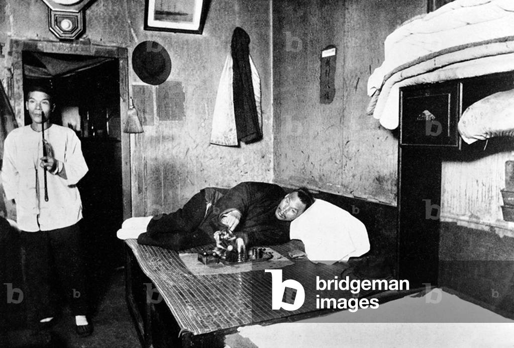 USA: Two Chinese men in a San Francisco opium den, 1890s.