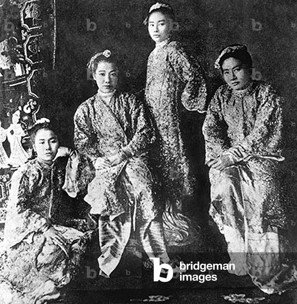 Burma / Myanmar: Four daughters of King Thibaw (1859-1916) and Queen Supayalat (1859-1925), c. 1905