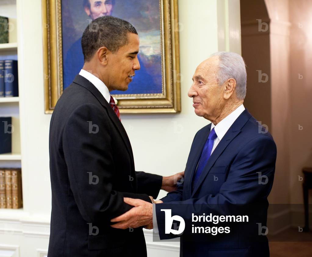 USA/Israel/Palestine: President Barack Obama welcomes Israeli President Shimon Peres in the Oval Office, May 5, 2009